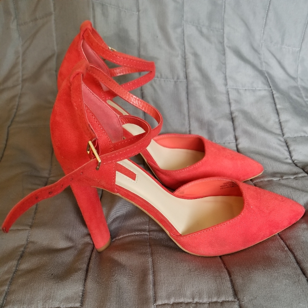 Pointy Cross strap heel